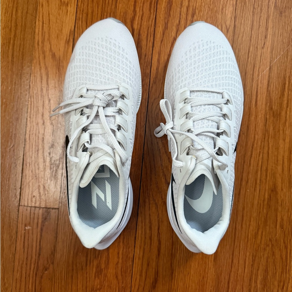 NWOT White Nike Sneakers